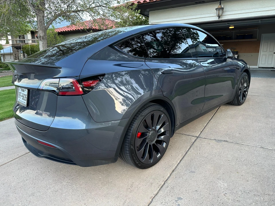 2021 Tesla Model Y Performance - Image 14 of 31