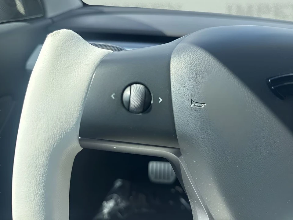 2021 Tesla Model Y Performance - Image 16 of 21