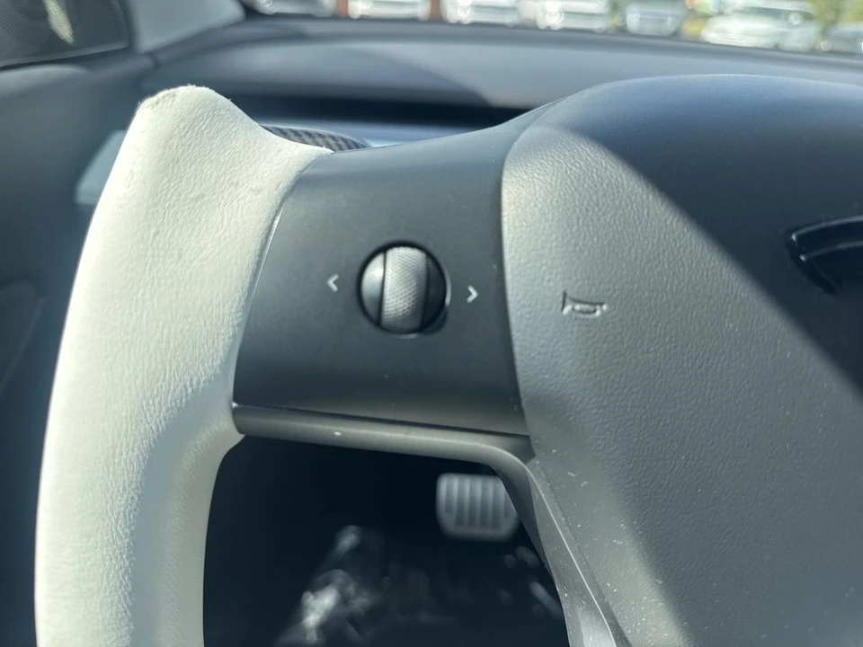 2021 Tesla Model Y Performance - Image 16 of 21