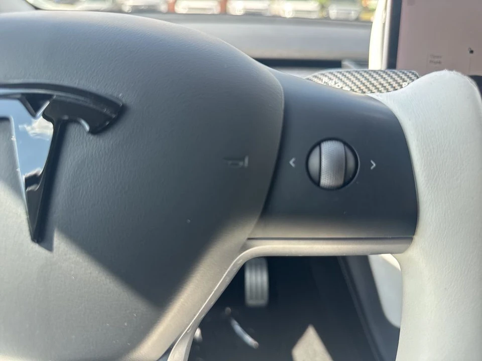 2021 Tesla Model Y Performance - Image 17 of 21