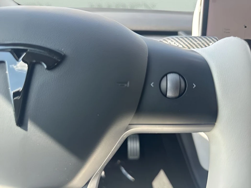 2021 Tesla Model Y Performance - Image 17 of 21