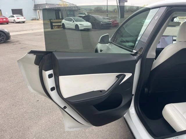 2021 Tesla Model Y Performance - Image 14 of 21