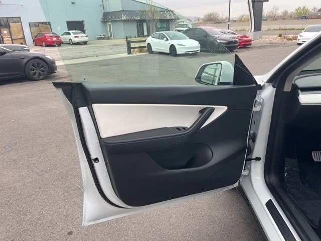 2021 Tesla Model Y Performance - Image 11 of 21