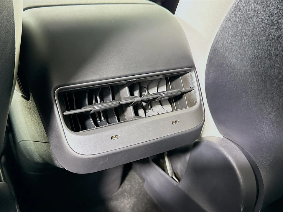 2021 Tesla Model Y Performance - Image 16 of 21
