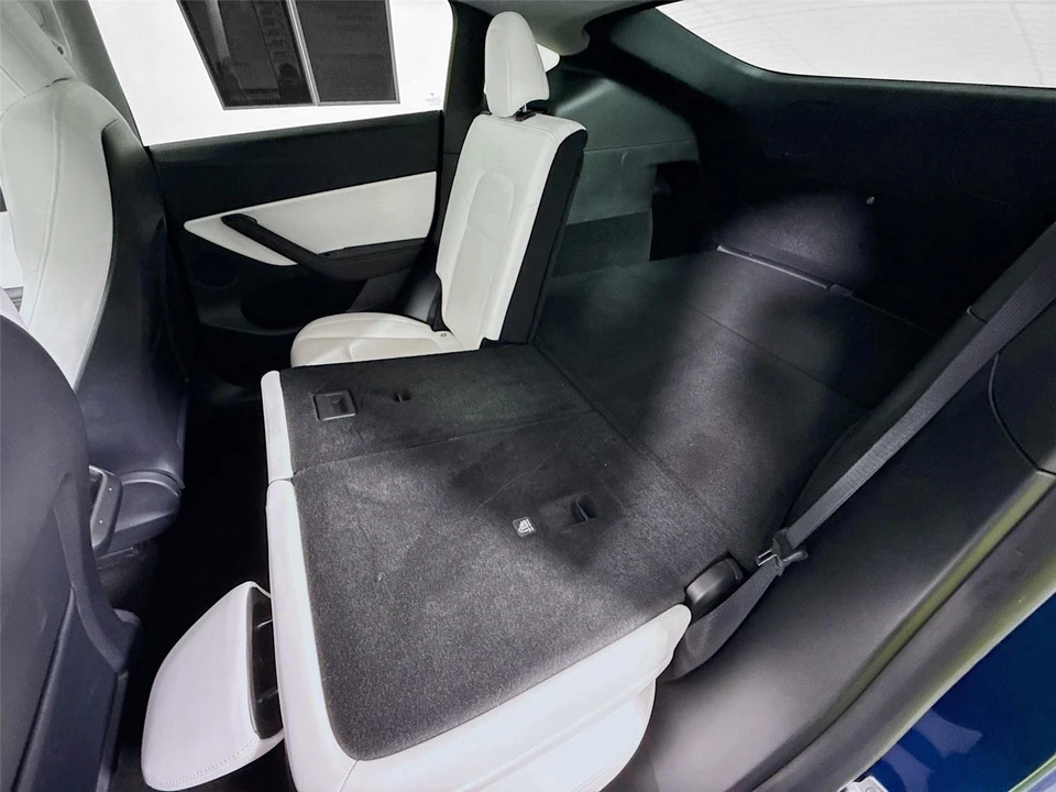 2021 Tesla Model Y Performance - Image 17 of 21