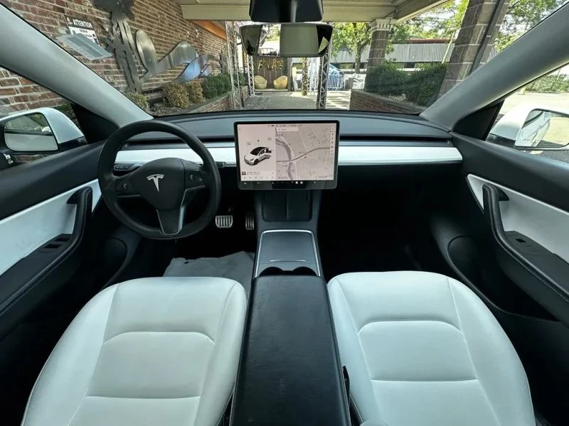 2021 Tesla Model Y Performance - Image 9 of 12