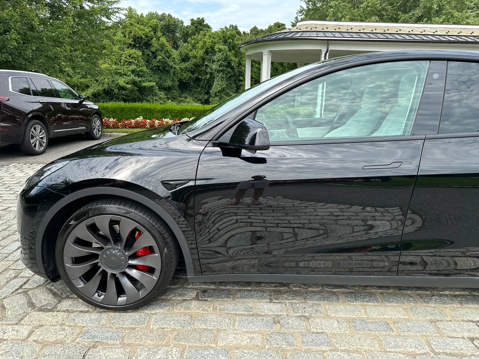 2021 Tesla Model Y Performance - Image 28 of 31