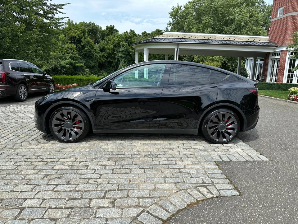 2021 Tesla Model Y Performance - Image 9 of 31