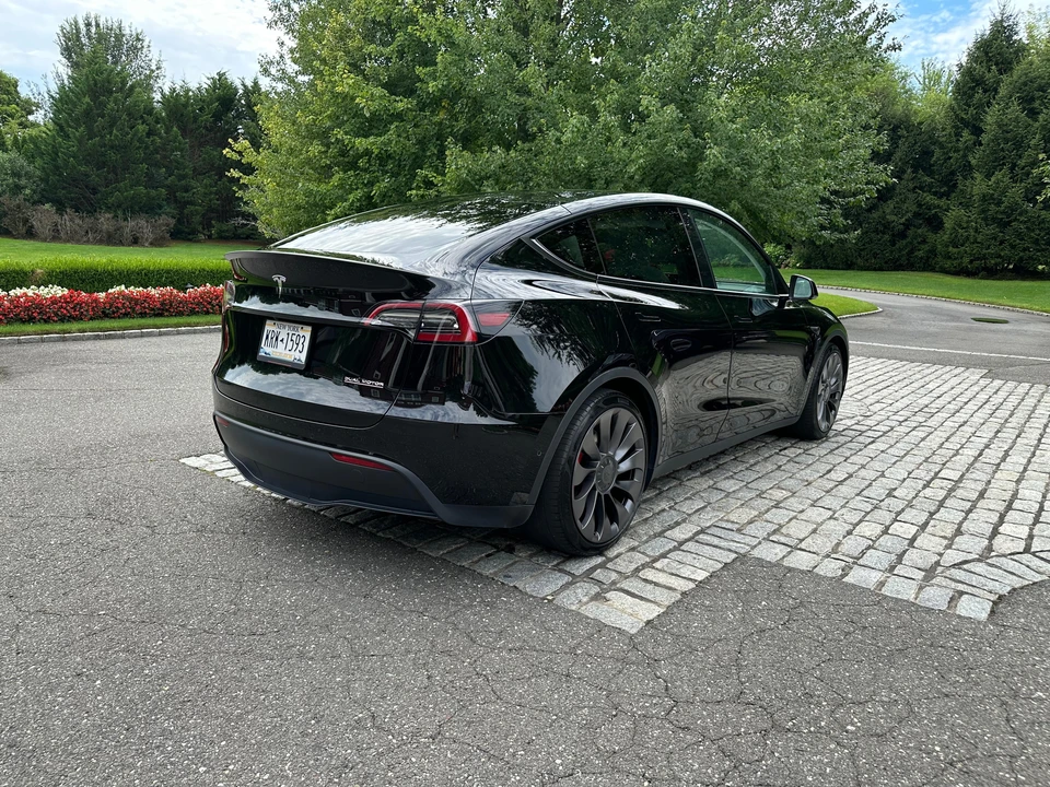 2021 Tesla Model Y Performance - Image 18 of 31