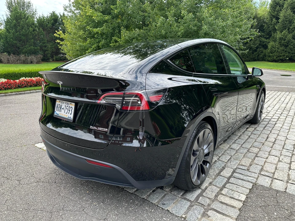 2021 Tesla Model Y Performance - Image 16 of 31