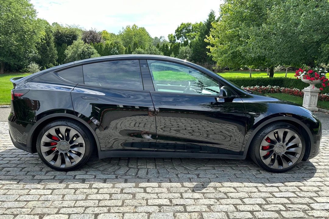 2021 Tesla Model Y Performance - Image 3 of 31