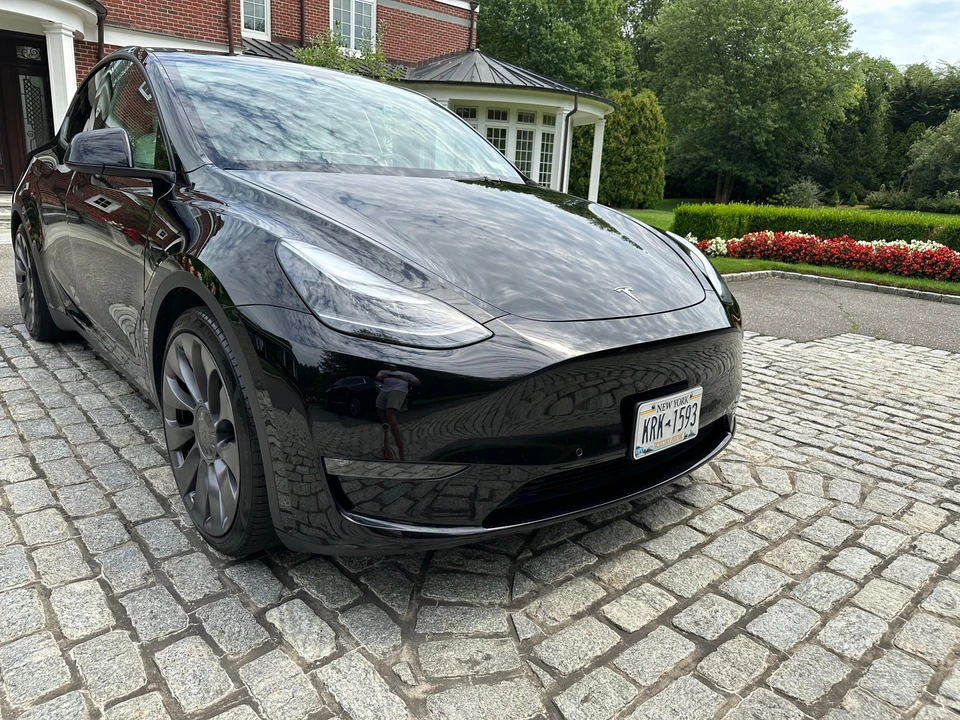 2021 Tesla Model Y Performance - Image 21 of 31