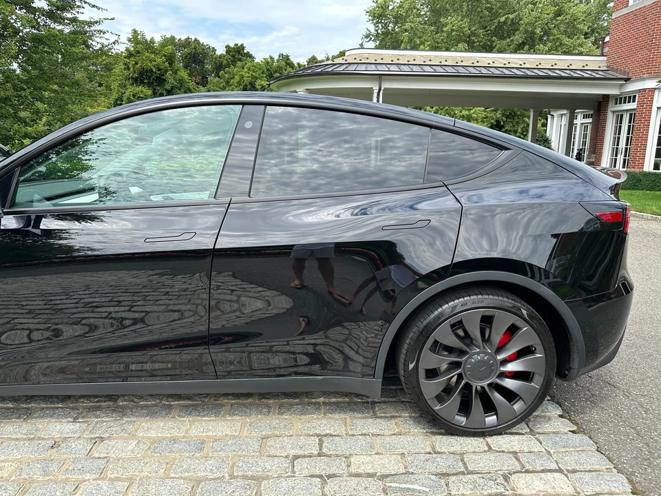 2021 Tesla Model Y Performance - Image 29 of 31
