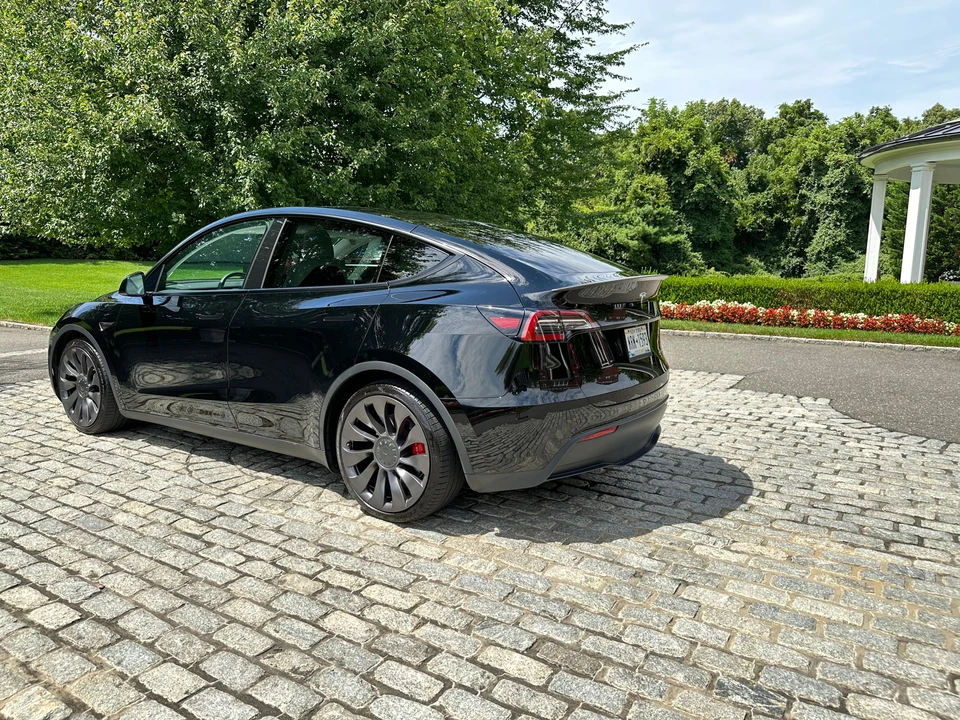 2021 Tesla Model Y Performance - Image 11 of 31