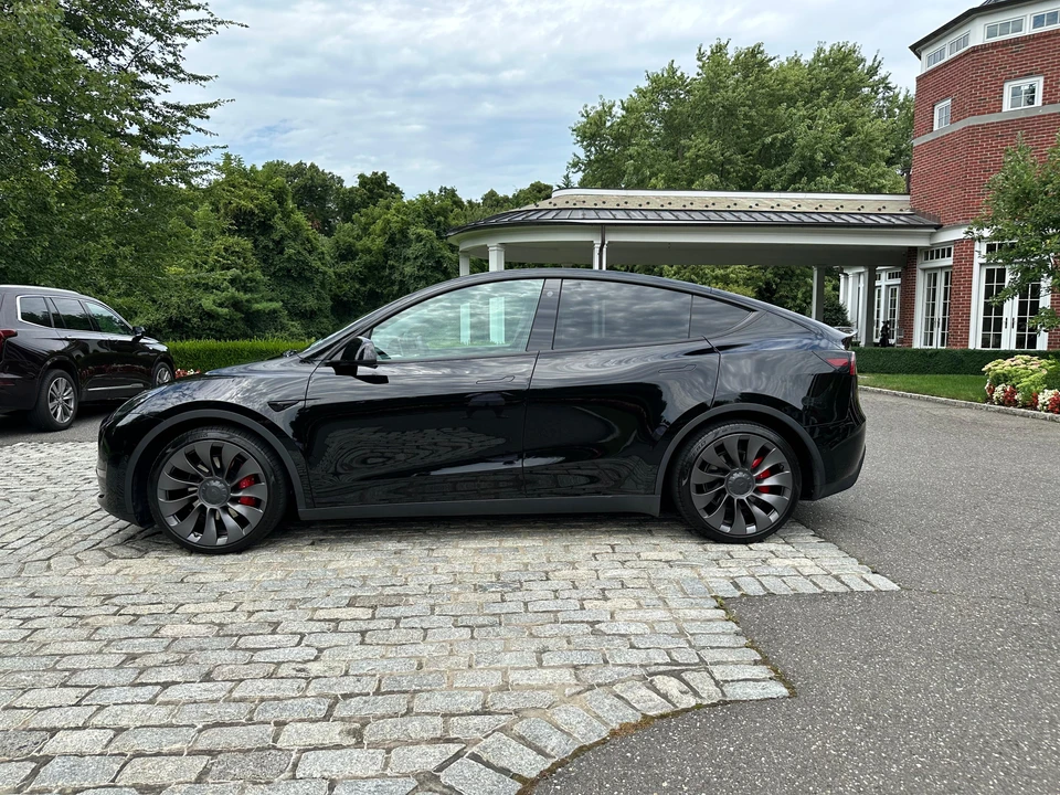 2021 Tesla Model Y Performance - Image 10 of 31