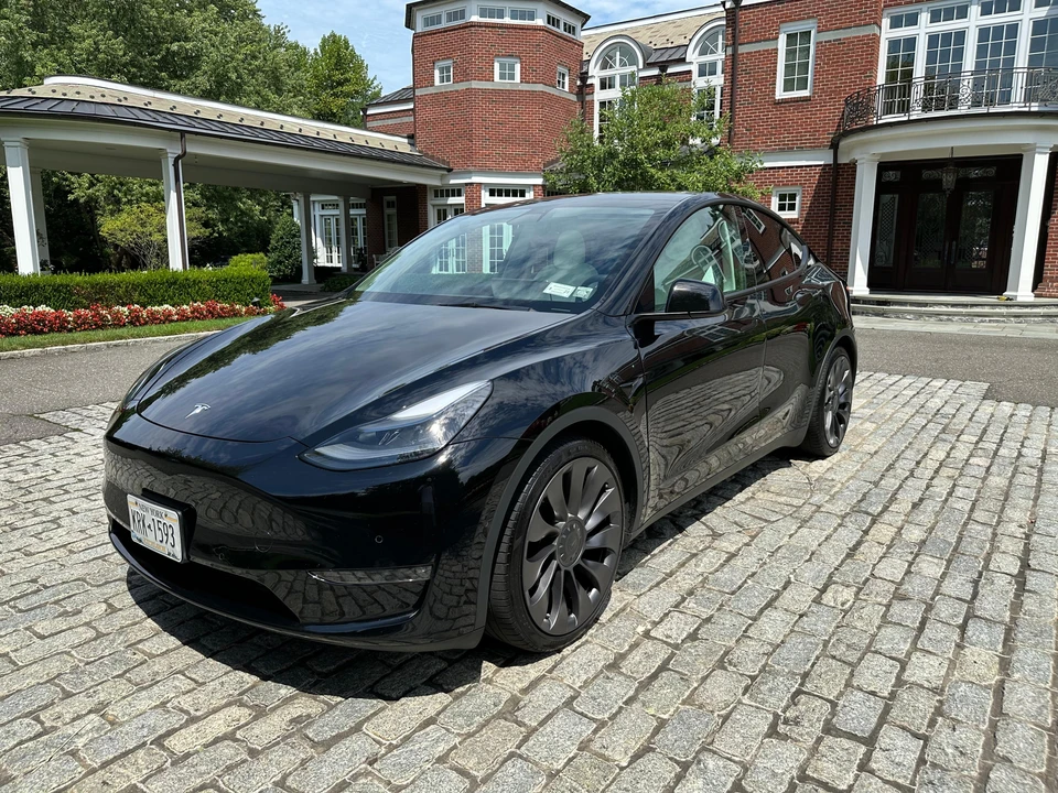 2021 Tesla Model Y Performance - Image 8 of 31
