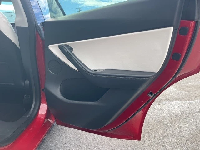 2021 Tesla Model Y Performance - Image 18 of 21