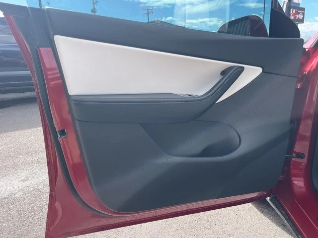2021 Tesla Model Y Performance - Image 9 of 21
