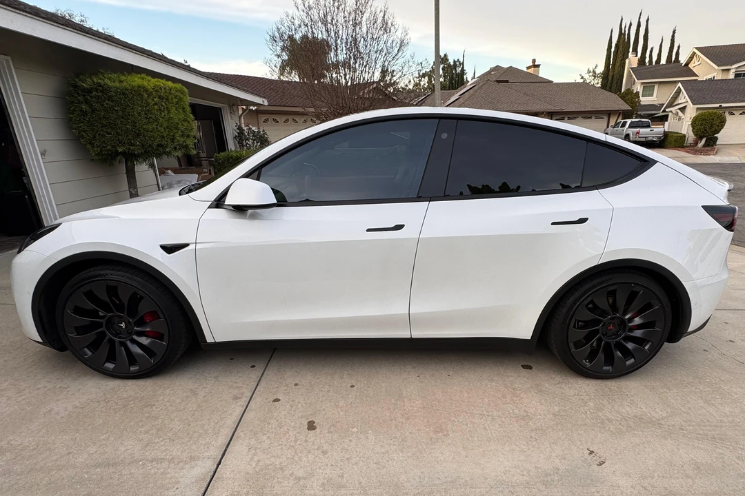 2021 Tesla Model Y Performance - Image 8 of 31