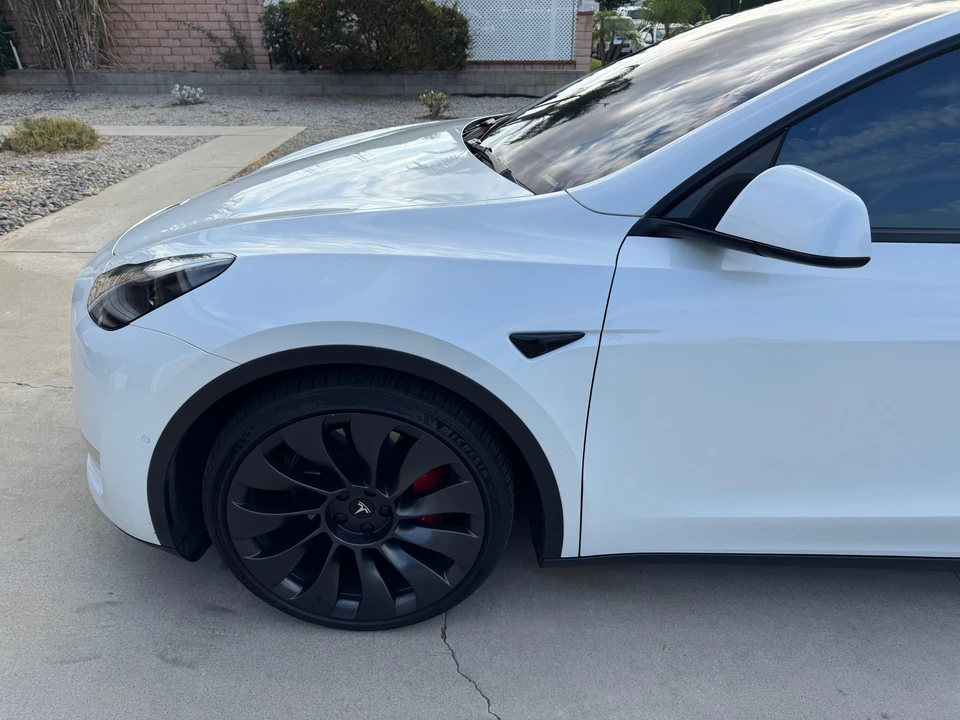 2021 Tesla Model Y Performance - Image 17 of 31