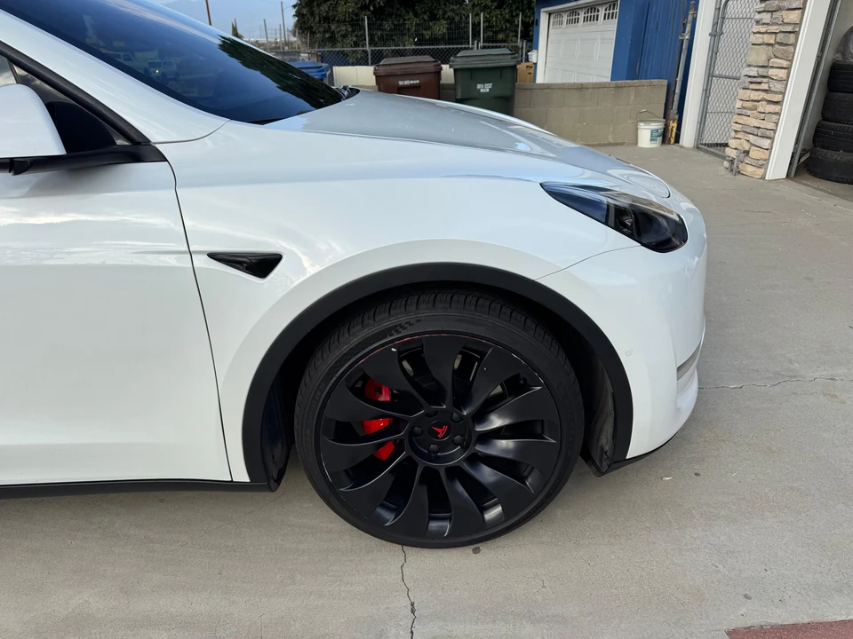 2021 Tesla Model Y Performance - Image 24 of 31