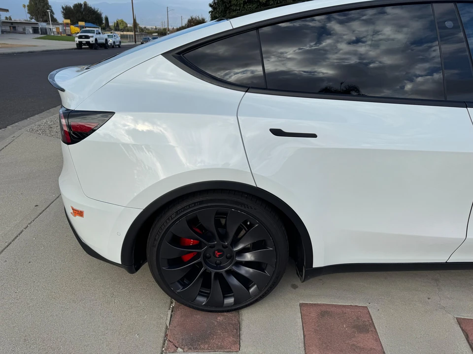 2021 Tesla Model Y Performance - Image 22 of 31