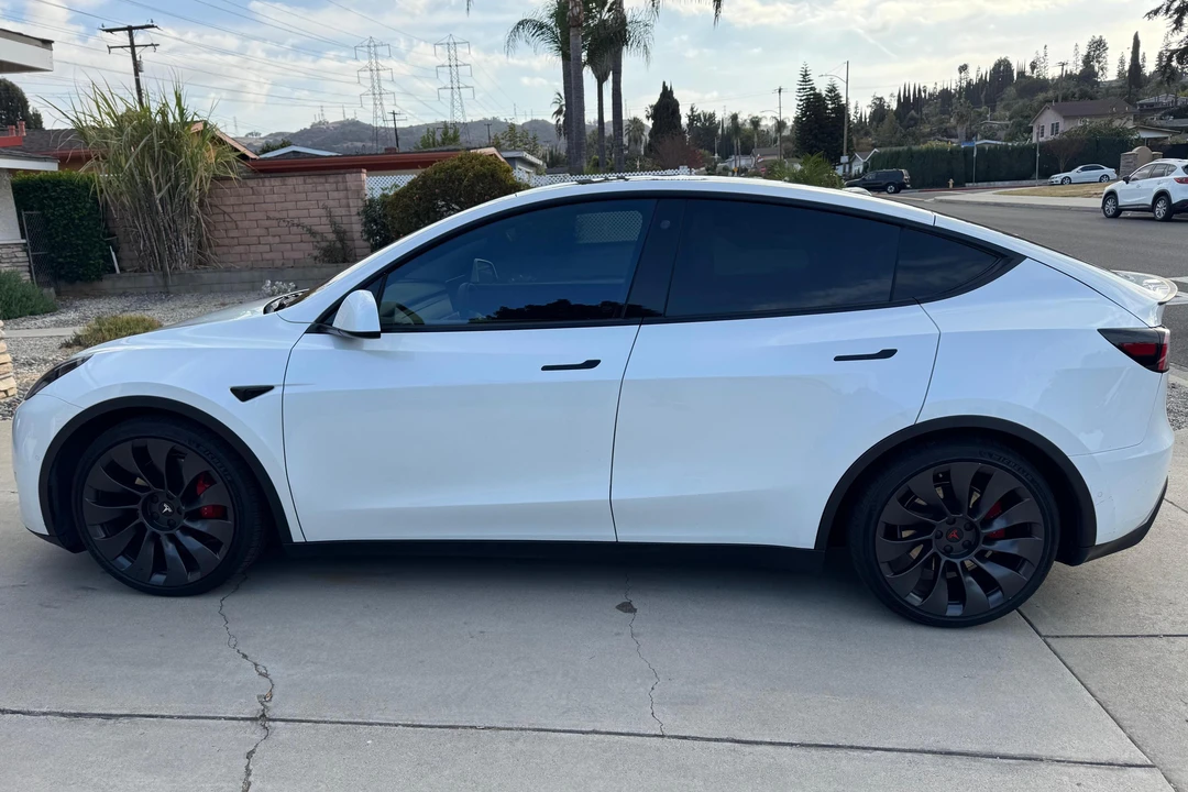 2021 Tesla Model Y Performance - Image 3 of 31
