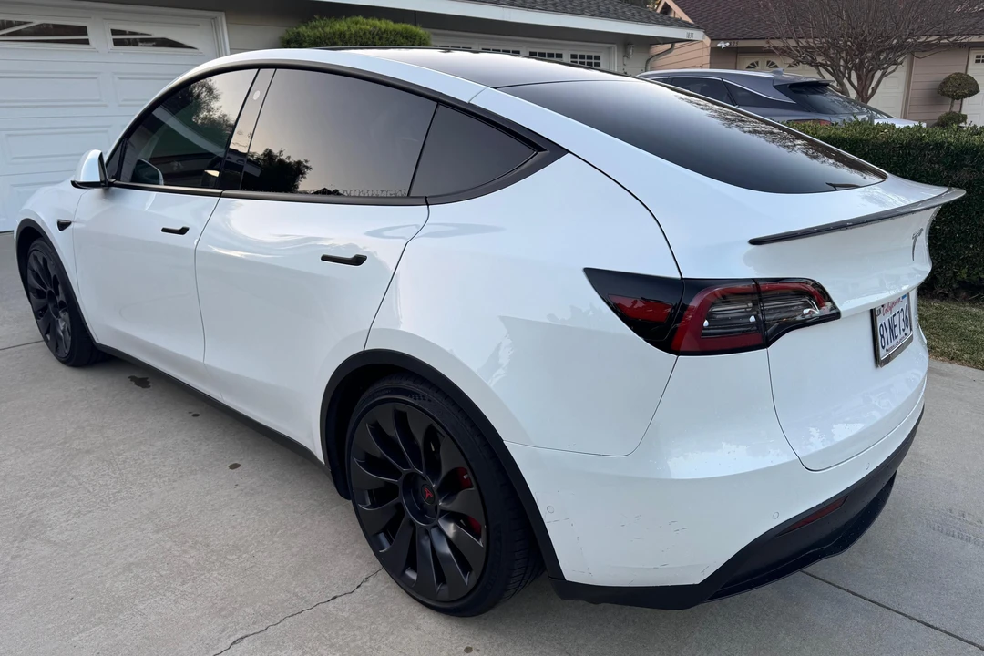 2021 Tesla Model Y Performance - Image 4 of 31