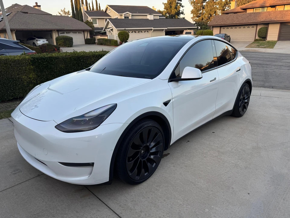 2021 Tesla Model Y Performance - Image 7 of 31