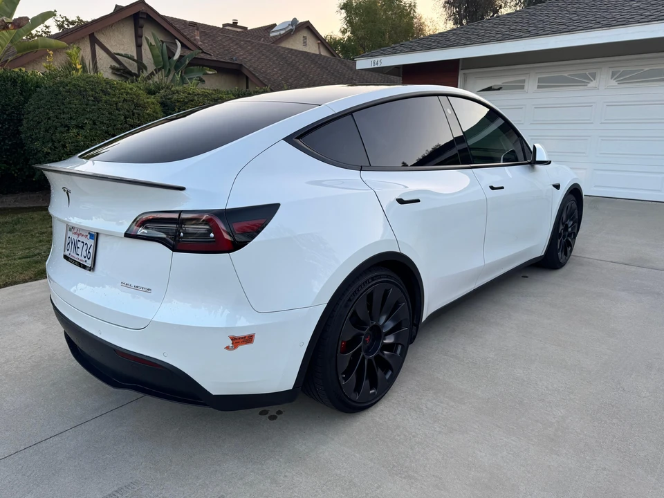 2021 Tesla Model Y Performance - Image 10 of 31