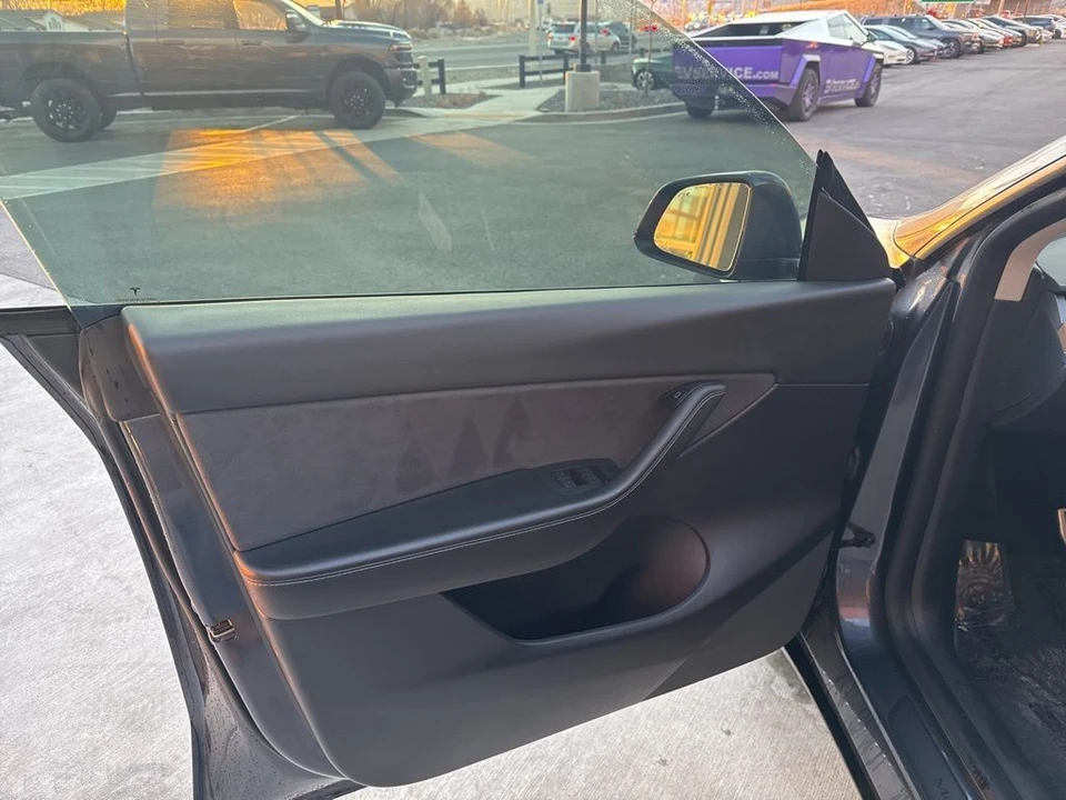2021 Tesla Model Y Performance - Image 11 of 21