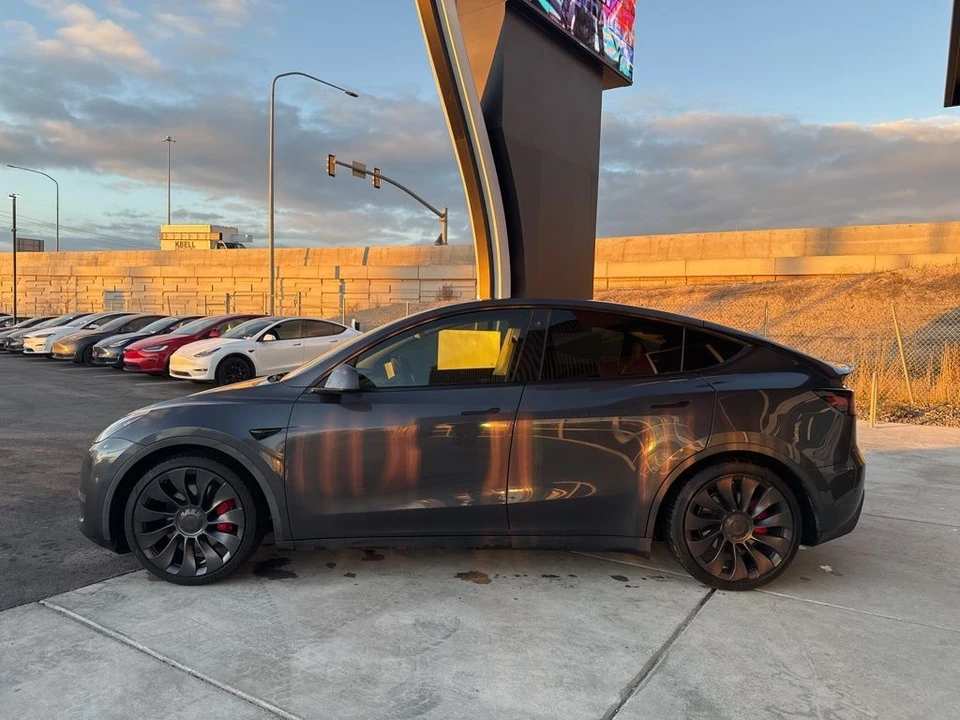 2021 Tesla Model Y Performance - Image 5 of 21