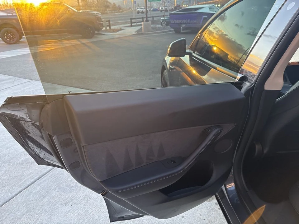 2021 Tesla Model Y Performance - Image 14 of 21