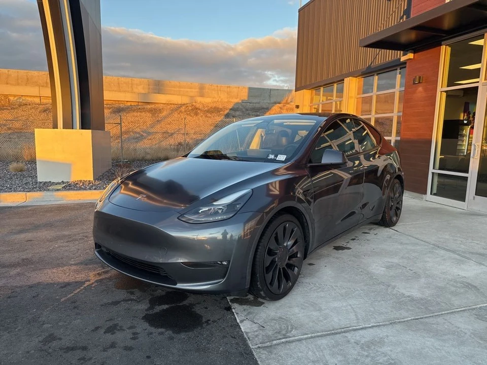 2021 Tesla Model Y Performance - Image 4 of 21