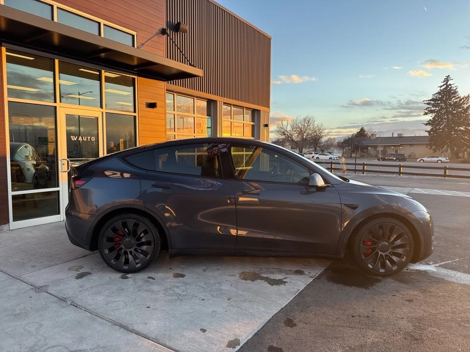 2021 Tesla Model Y Performance - Image 9 of 21