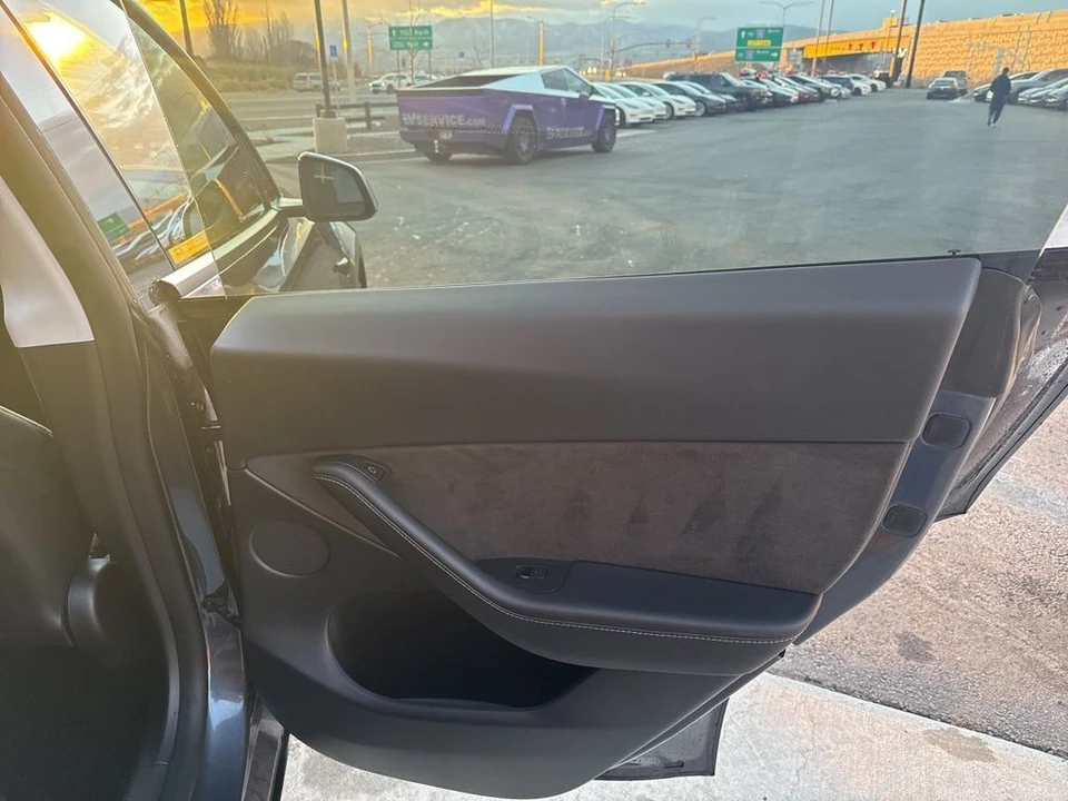 2021 Tesla Model Y Performance - Image 18 of 21