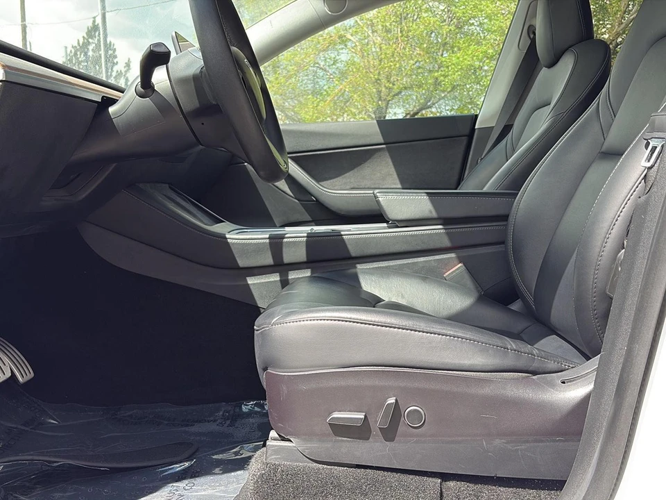 2021 Tesla Model Y Performance - Image 13 of 21