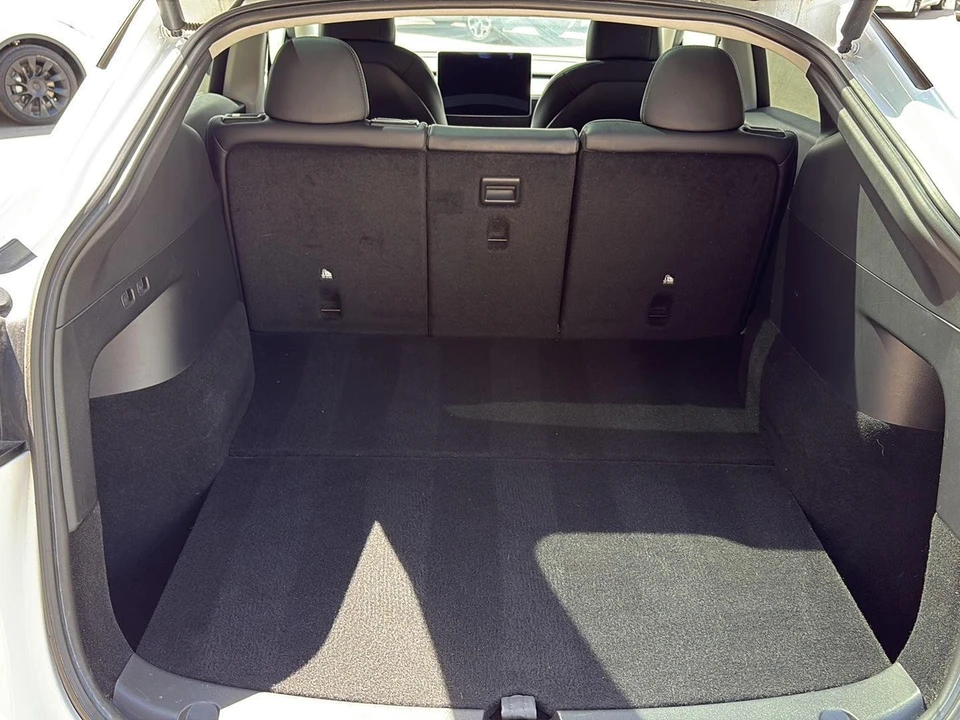 2021 Tesla Model Y Performance - Image 17 of 21
