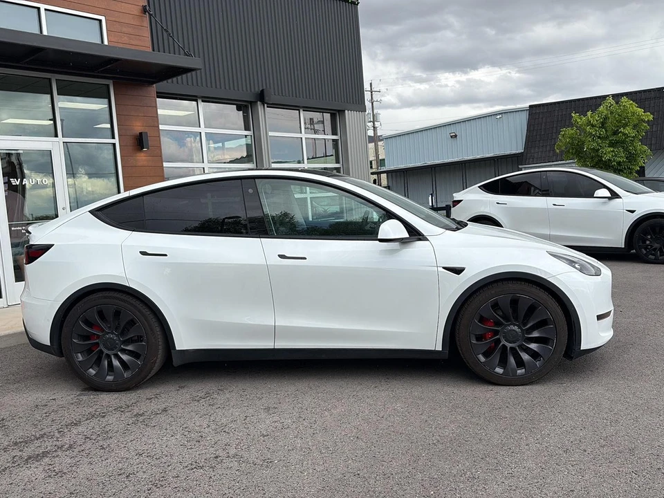 2021 Tesla Model Y Performance - Image 9 of 21