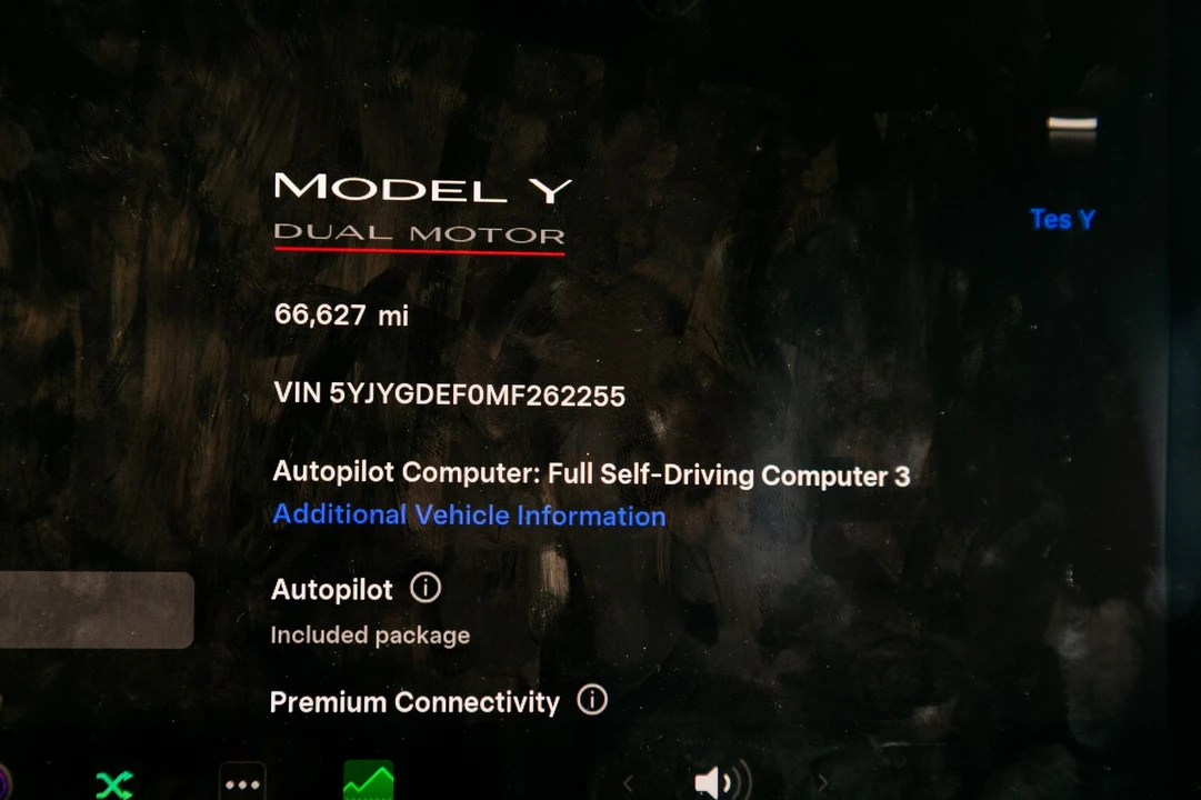 2021 Tesla Model Y Performance - Image 16 of 21