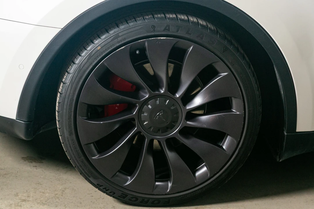 2021 Tesla Model Y Performance - Image 17 of 21