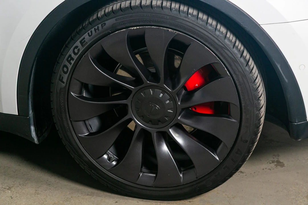2021 Tesla Model Y Performance - Image 19 of 21