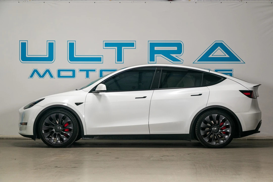2021 Tesla Model Y Performance - Image 11 of 21