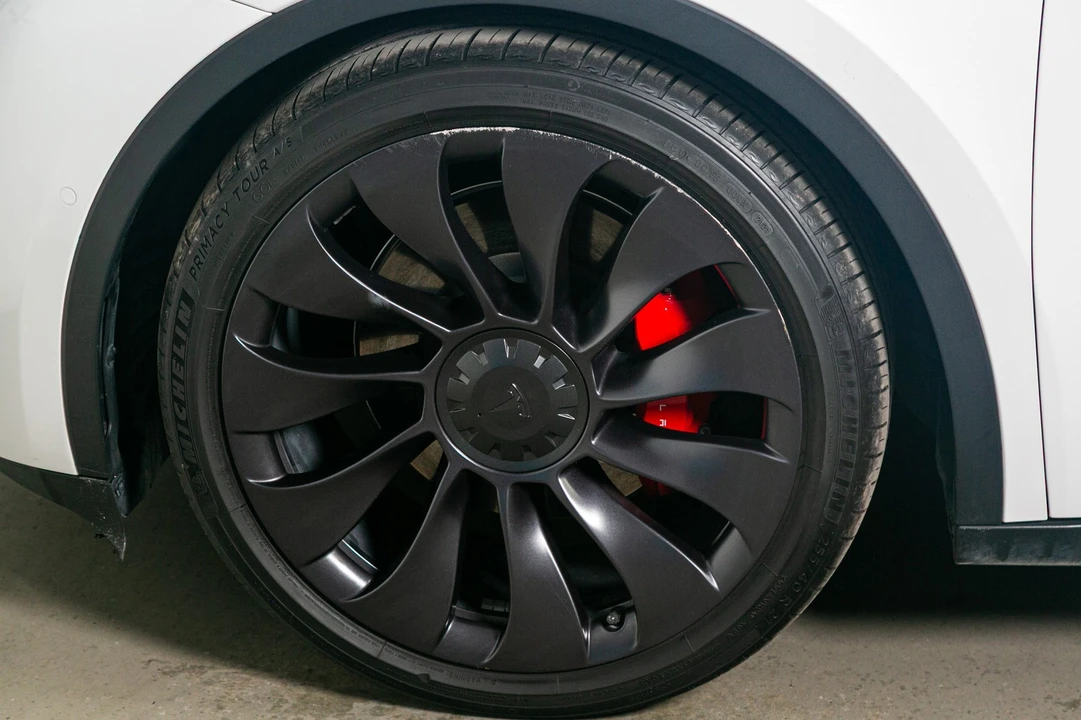 2021 Tesla Model Y Performance - Image 18 of 21