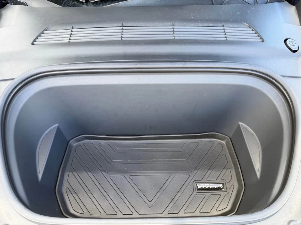 2021 Tesla Model Y Performance - Image 16 of 18