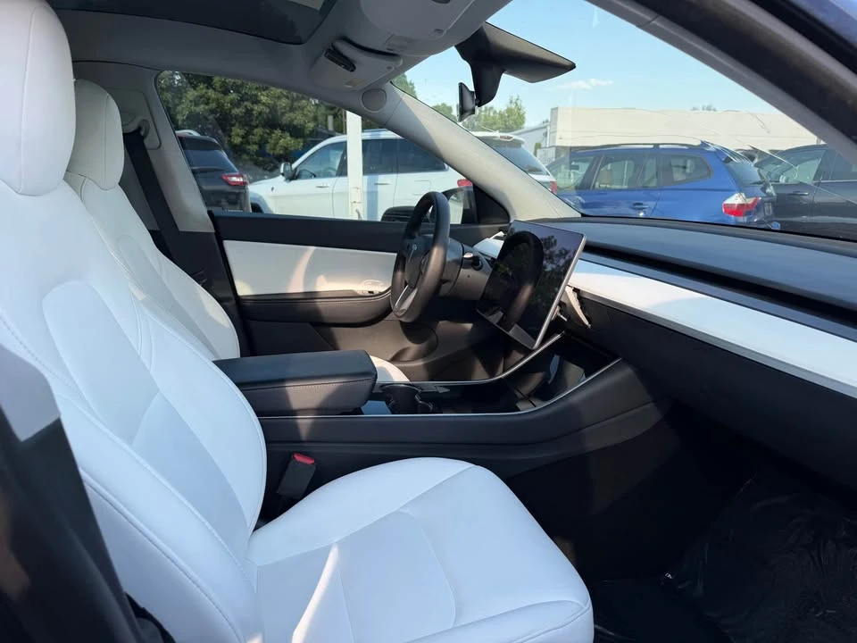 2021 Tesla Model Y Performance - Image 16 of 20