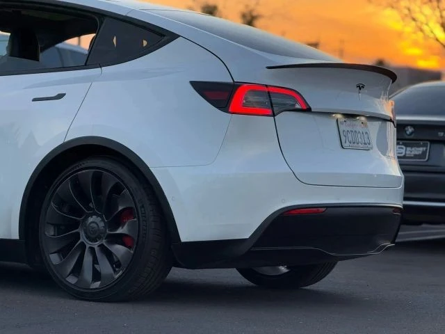 2021 Tesla Model Y Performance - Image 11 of 12