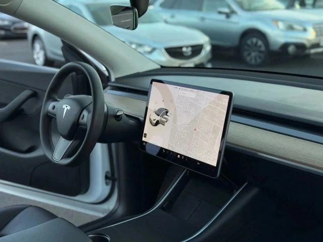 2021 Tesla Model Y Performance - Image 18 of 21
