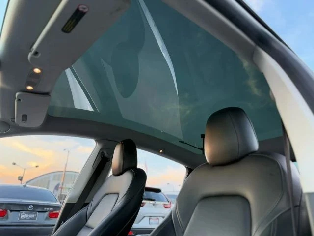 2021 Tesla Model Y Performance - Image 16 of 21