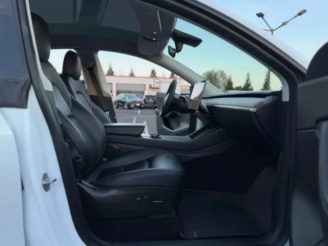 2021 Tesla Model Y Performance - Image 14 of 21